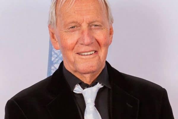 Becks bifald skrive Paul Hogan turns 80..... Variety's first Chairman - Variety